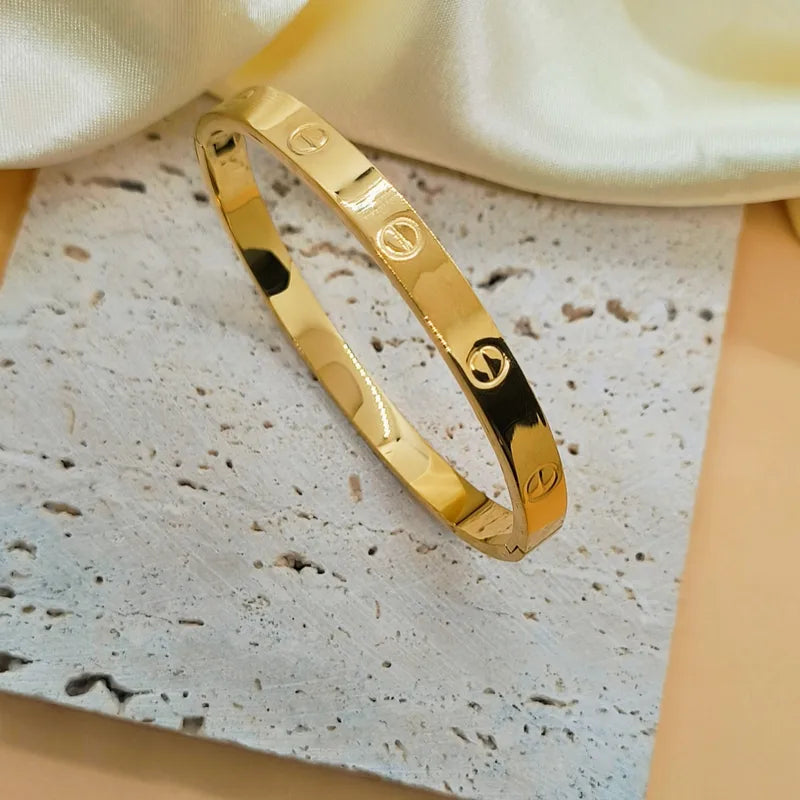 Elegant Lady Bangle - Gold