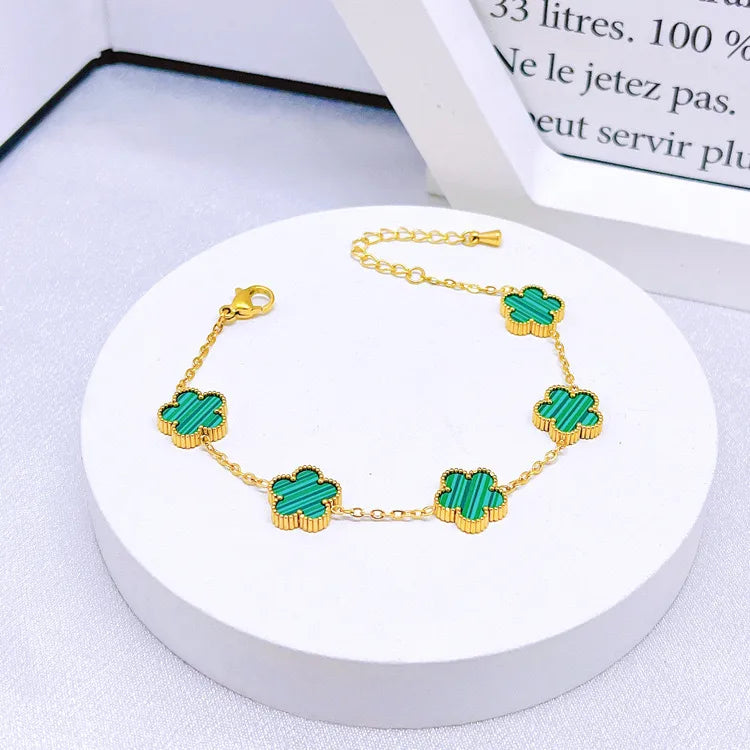 Elegant Favored Green Bracelet