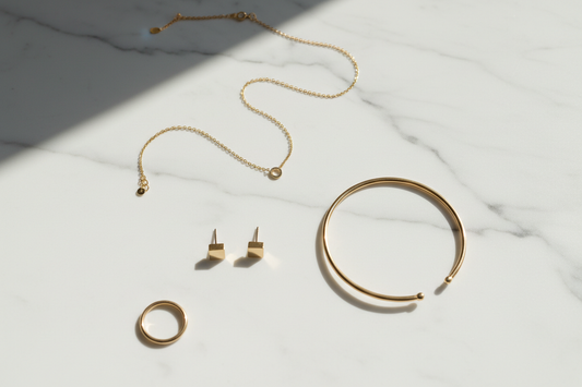 The Art of Minimalist Jewelry: Less is More
